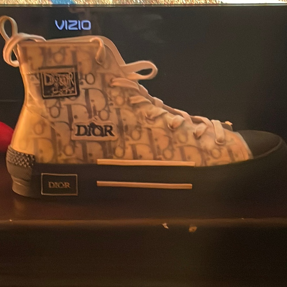 Good condition worn once no box just shoes very clean